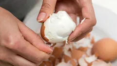 Jednoduchá pravidla pro dokonalá vejce bez prasklin a drobků