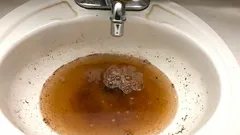 Jak vyčistit ucpaný odtok v umyvadle: účinné metody