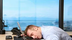 Máte neustále chuť spát přes den? Nemusí to být jen únava