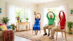 Gymnastika na židli: jednoduchý způsob, jak nezatuhnout po padesátce