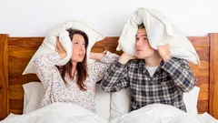 Zdá se vám, že je doma hlučněji? Nejspíš to nejsou sousedé