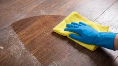 Prach se vrací už po dvou dnech? 9 návyků, které skutečně snižují jeho množství